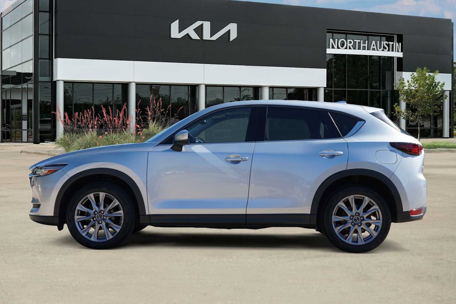 Used 2020 MAZDA CX-5 Grand Touring w/ GT Premium Package AWD/4WD image 3