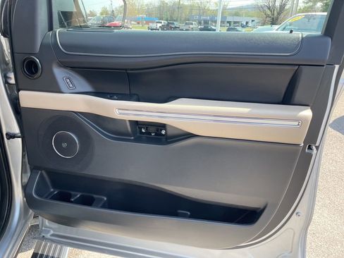 Used 2023 Ford Expedition Limited image 29