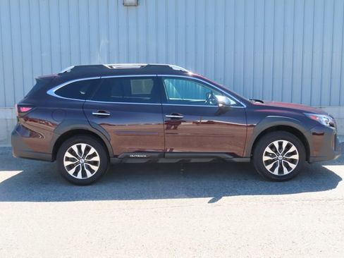 Used 2024 Subaru Outback Touring AWD/4WD image 3