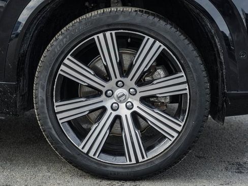 Certified 2024 Volvo XC90 T8 Ultimate w/ Protection Package image 17