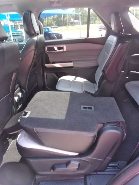 Used 2021 Ford Explorer XLT w/ Equipment Group 202A AWD/4WD image 28