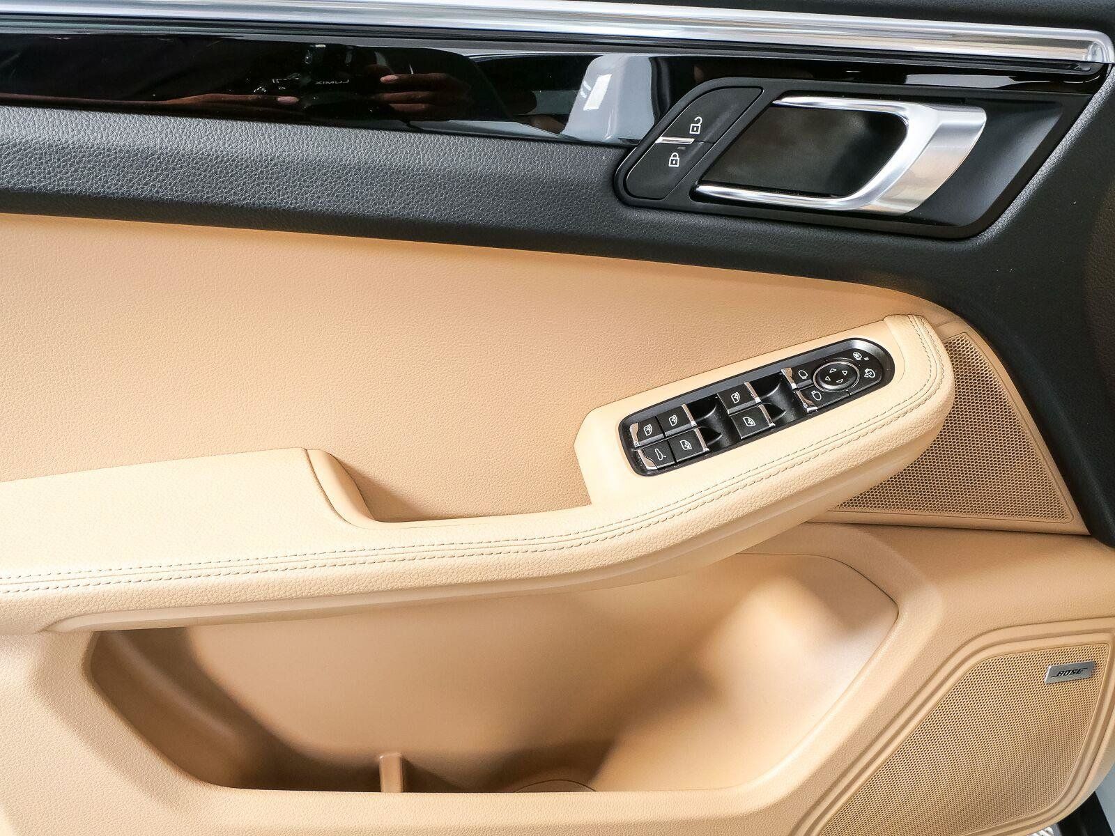 Certified 2021 Porsche Macan AWD/4WD image 6