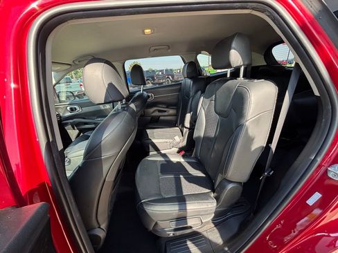 Used 2023 Kia Sorento EX image 11