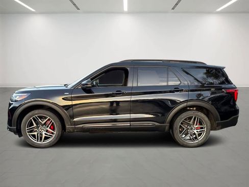 Used 2025 Ford Explorer ST-Line w/ ST-Line Street Pack image 2