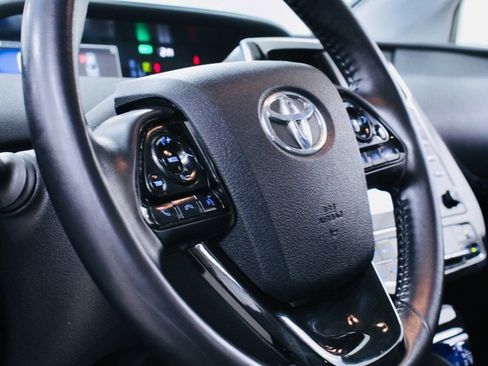 Used 2022 Toyota Prius XLE image 8