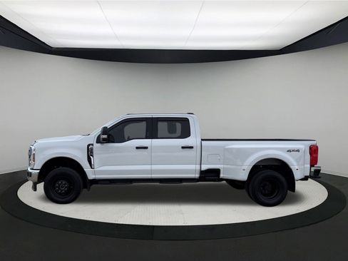 Used 2024 Ford F350 XLT w/ Snow Plow/Camper Package image 4