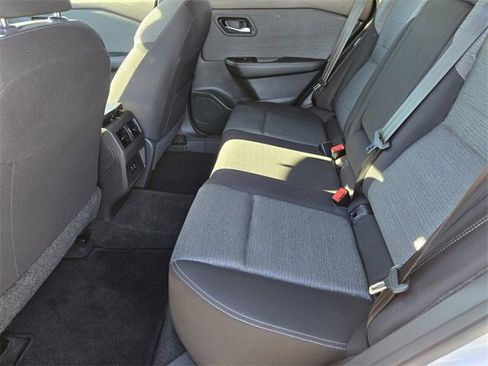 Used 2023 Nissan Rogue SV image 14