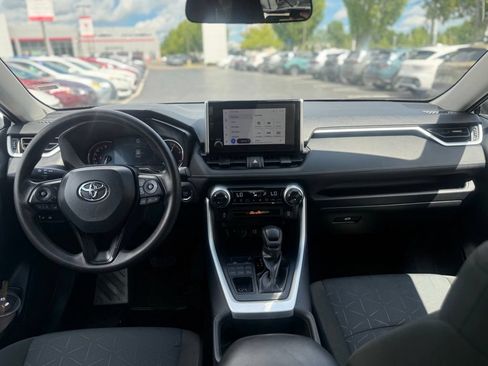 Used 2025 Toyota RAV4 XLE AWD/4WD image 20
