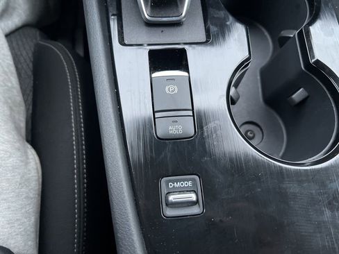 Used 2025 Nissan Rogue SV image 24