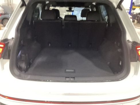 Used 2022 Volkswagen Tiguan SE R-Line AWD/4WD image 7
