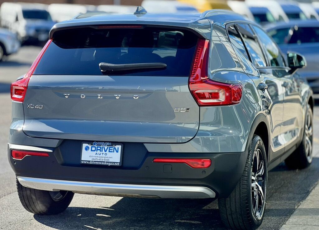 Used 2023 Volvo XC40 B5 Core w/ Convenience Package AWD/4WD image 5