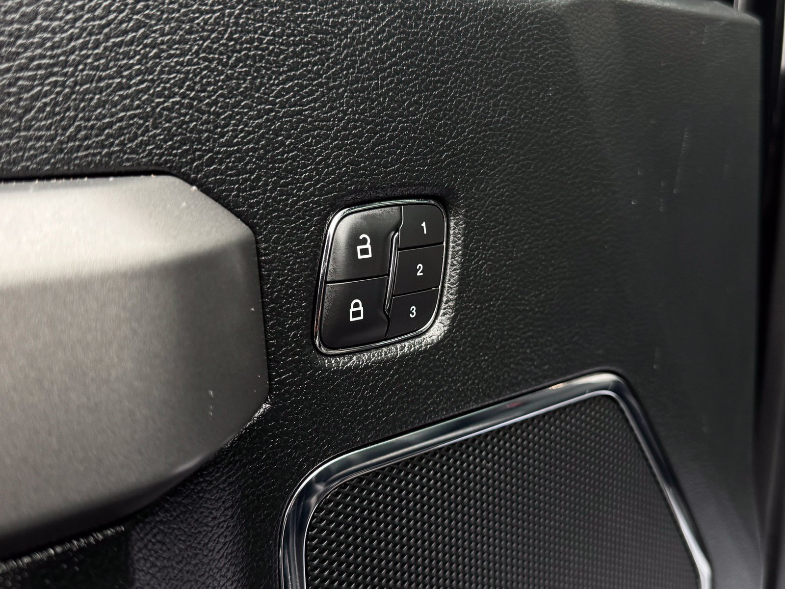 Used 2018 Ford F150 Platinum w/ Equipment Group 701A Luxury AWD/4WD image 13