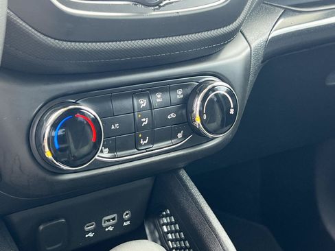 Used 2023 Chevrolet TrailBlazer LT FWD image 23