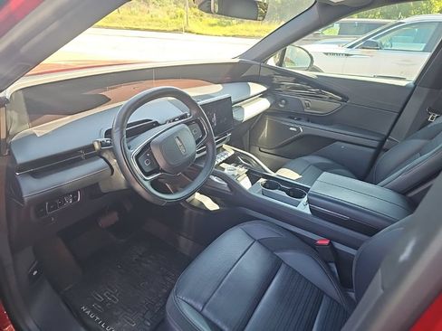 Used 2025 Lincoln Nautilus Reserve w/ Jet Appearance Package AWD/4WD image 4