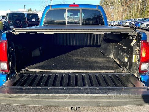 Used 2018 Toyota Tacoma TRD Sport image 28