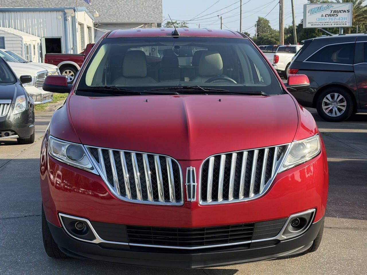 Used 2012 Lincoln MKX FWD image 3