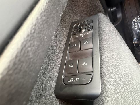 Used 2023 Volvo XC40 Recharge Ultimate image 28