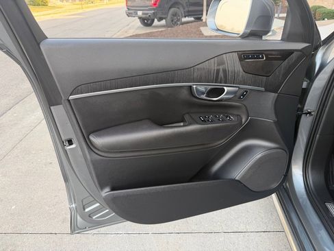 Used 2020 Volvo XC90 T6 Momentum w/ Protection Package Premier image 8