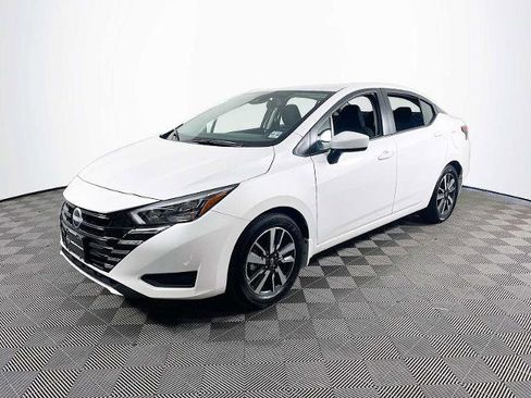 Certified 2025 Nissan Versa SV w/ Trunk Package FWD image 1