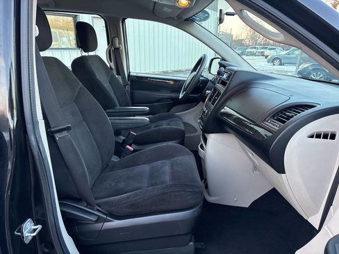 Used 2014 Dodge Grand Caravan American Value Package image 25