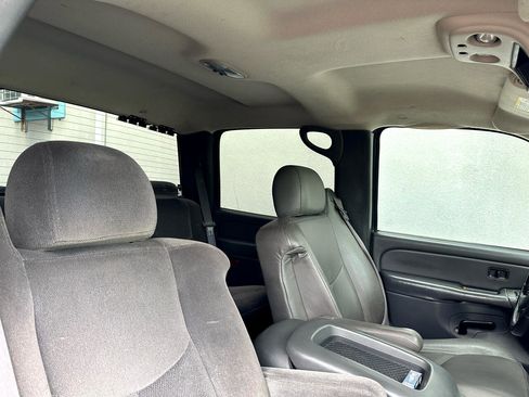 Used 2004 GMC Sierra 2500 SLE w/ Skid Plate Package image 28