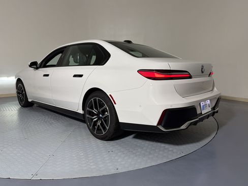 Used 2025 BMW 740i RWD image 3