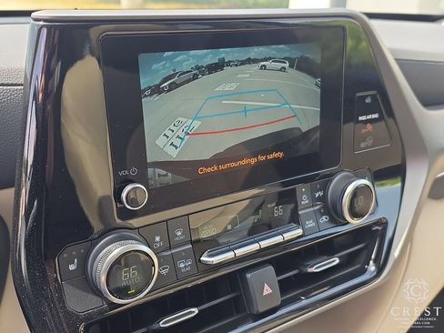 Used 2023 Toyota Highlander XLE FWD image 19