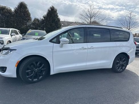 Used 2018 Chrysler Pacifica Limited w/ Advanced Safetytec Group image 14