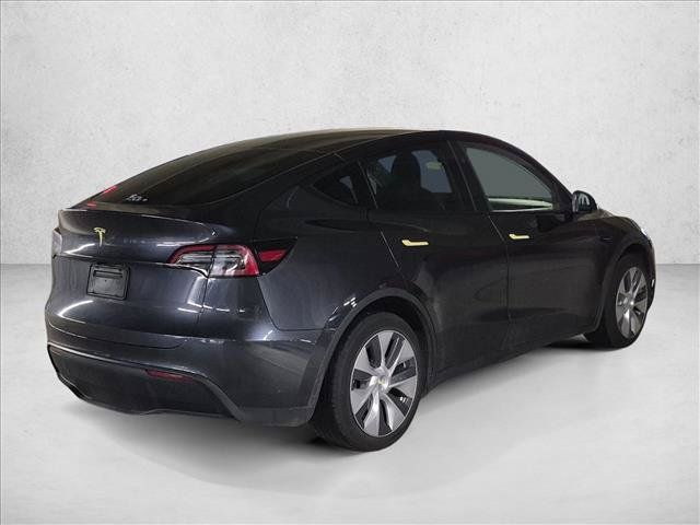 Used 2024 Tesla Model Y Long Range RWD image 5