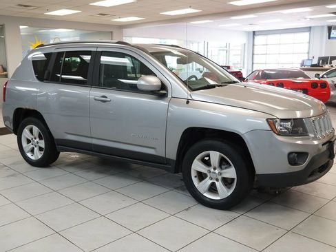 Used 2016 Jeep Compass Latitude AWD/4WD image 13
