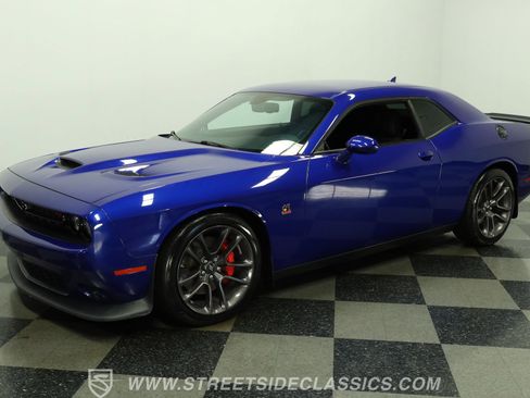 Used 2022 Dodge Challenger R/T Scat Pack w/ Driver Convenience Group RWD image 6