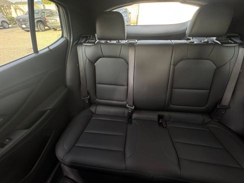 Used 2025 Buick Envista Sport Touring image 38