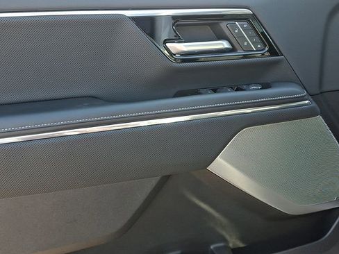 Used 2025 GMC Sierra EV Denali image 17