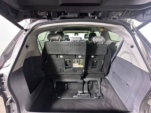 Used 2021 Toyota Sienna XLE FWD image 14