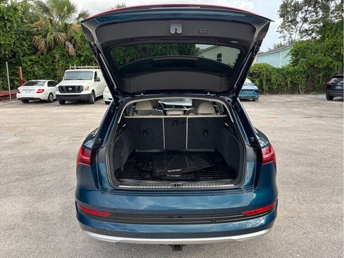 Used 2019 Audi e-tron Prestige w/ Prestige Package AWD/4WD image 51