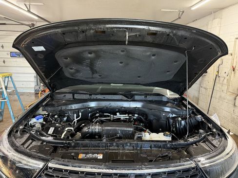 Used 2022 Ford Explorer XLT image 26