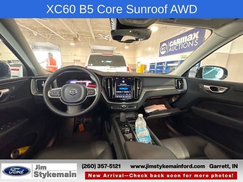 Used 2024 Volvo XC60 B5 Core w/ Protection Package Premier AWD/4WD image 9