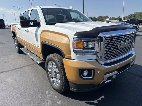 Used 2015 GMC Sierra 2500 Denali w/ Duramax Plus Package AWD/4WD image 5