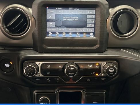 Used 2022 Jeep Wrangler Sport AWD/4WD image 15