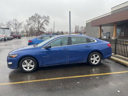 Used 2023 Chevrolet Malibu LT image 2