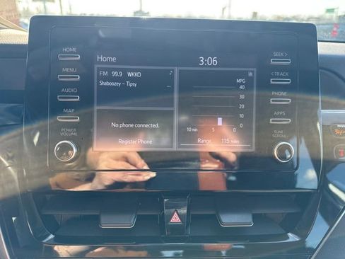 Used 2024 Toyota Camry SE image 3