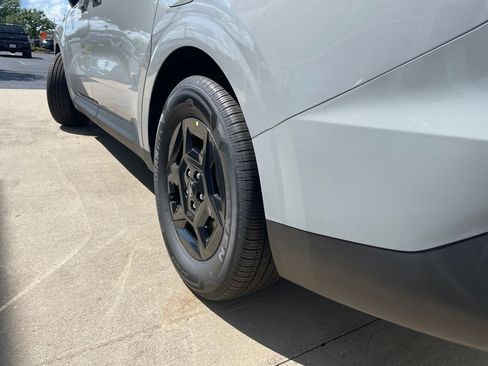 New 2027 Kia Carnival FWD image 18