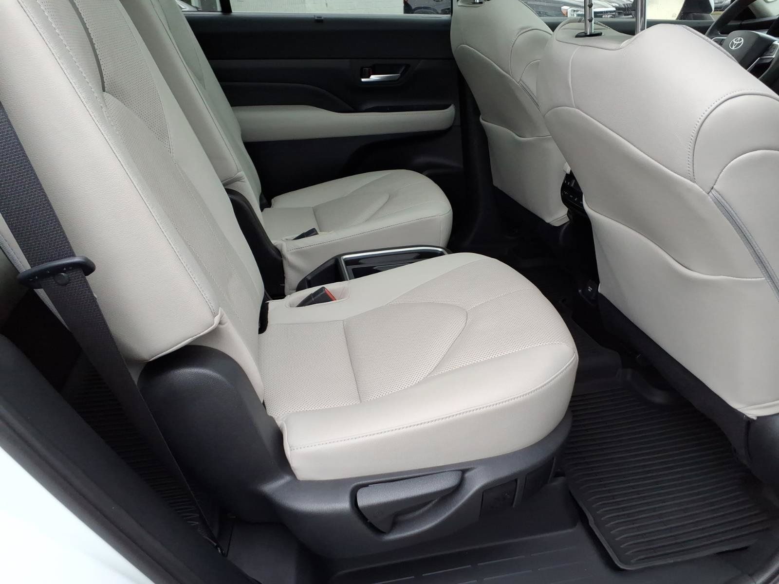 Used 2024 Toyota Grand Highlander AWD image 28