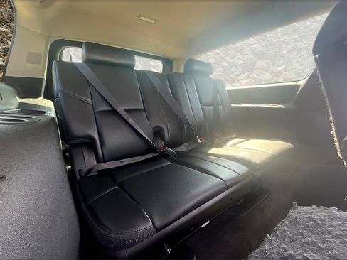 Used 2014 Chevrolet Suburban LTZ image 27