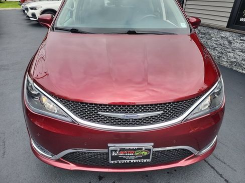 Used 2017 Chrysler Pacifica Touring-L Plus w/ Advanced Safetytec Group FWD image 6