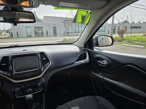 Used 2017 Jeep Cherokee 75th Anniversary image 8