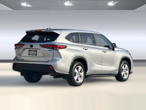 Used 2023 Toyota Highlander LE image 8