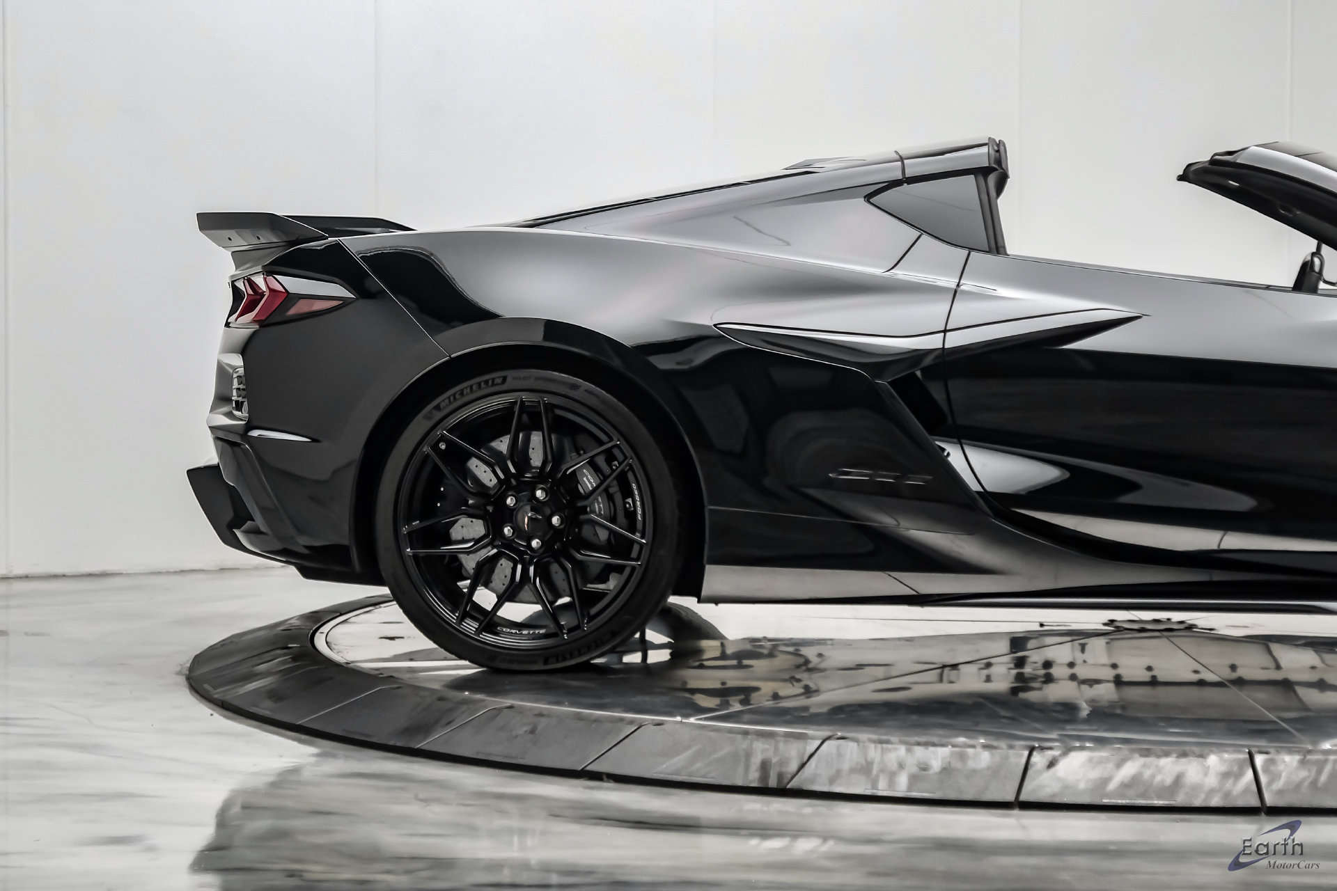 Used 2023 Chevrolet Corvette Z06 w/ Stealth Interior Trim Package RWD image 29
