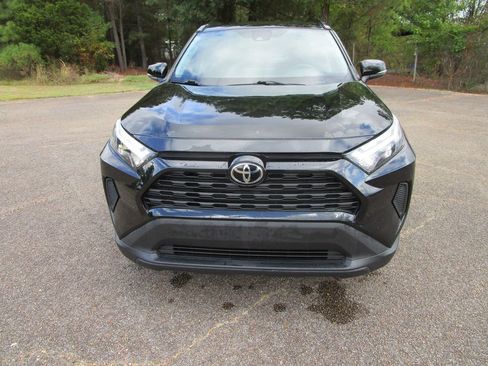Used 2022 Toyota RAV4 XLE image 4
