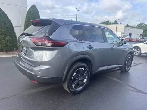 Used 2025 Nissan Rogue SV AWD/4WD image 4